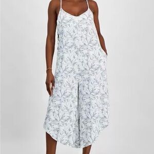 J. Valdi Leaf Print Jumpsuit in White and Gray Size Medium